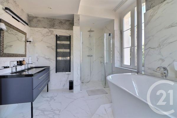 Maison à vendre  7 pièces - 244 m2 ST RAPHAEL - 83