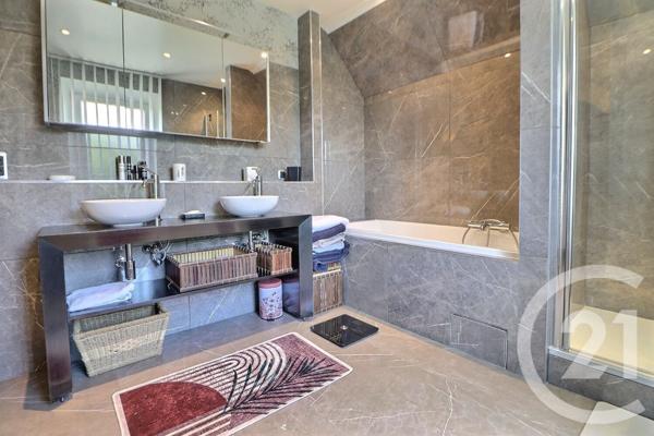 Maison à vendre  7 pièces - 244 m2 ST RAPHAEL - 83