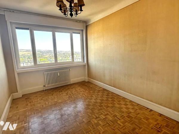 GRAND T4 TRAVERSANT DE 104,55 m² – DERNIER ÉTAGE – VUE IMPRENABLE