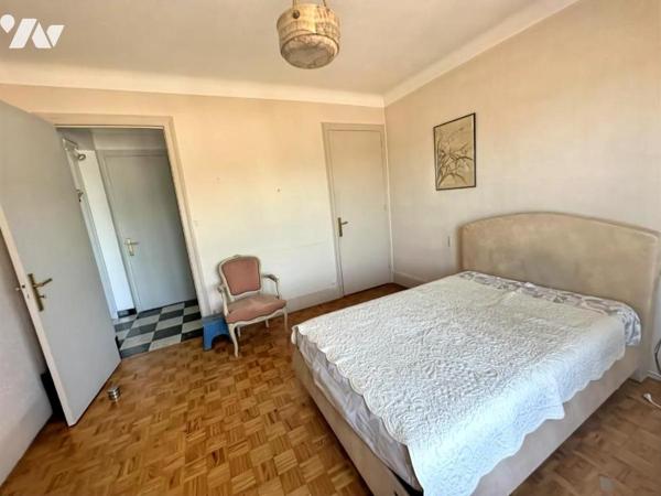 GRAND T4 TRAVERSANT DE 104,55 m² – DERNIER ÉTAGE – VUE IMPRENABLE