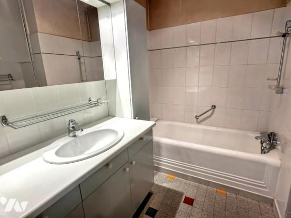 GRAND T4 TRAVERSANT DE 104,55 m² – DERNIER ÉTAGE – VUE IMPRENABLE