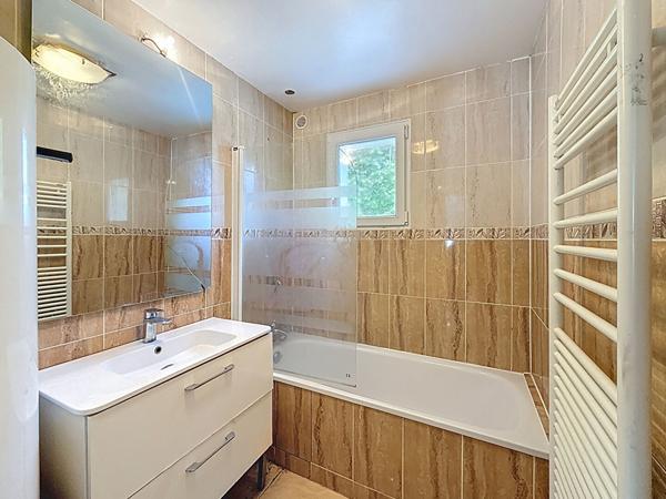 Maison située à Saint Pathus - 8 pièces - 6 chambres - jardin de 647 m2 - appartement indépendant