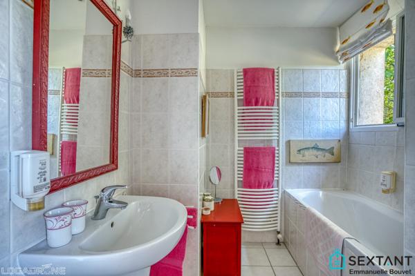 Grande longère du 19ème rénovée, 320 m², gîte et chambres d'hôtes, terrain de 1,5 ha, 5 min des commodités