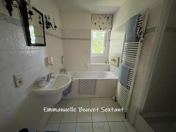 Grande longère du 19ème rénovée, 320 m², gîte et chambres d'hôtes, terrain de 1,5 ha, 5 min des commodités