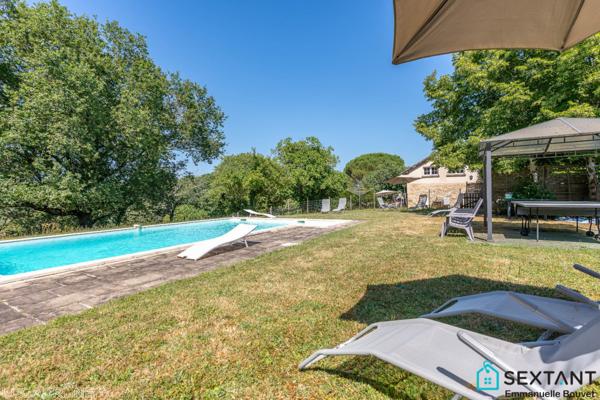 Grande longère du 19ème rénovée, 320 m², gîte et chambres d'hôtes, terrain de 1,5 ha, 5 min des commodités