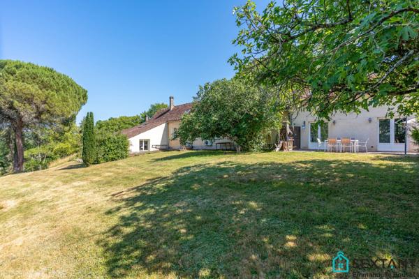 Grande longère du 19ème rénovée, 320 m², gîte et chambres d'hôtes, terrain de 1,5 ha, 5 min des commodités