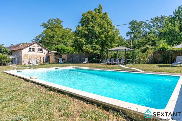 Grande longère du 19ème rénovée, 320 m², gîte et chambres d'hôtes, terrain de 1,5 ha, 5 min des commodités