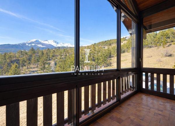 Appartement avec loggia et vue imprenable sur les montagnes