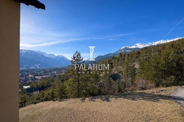 Appartement avec loggia et vue imprenable sur les montagnes