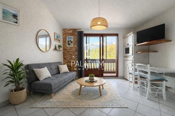 Appartement avec loggia et vue imprenable sur les montagnes