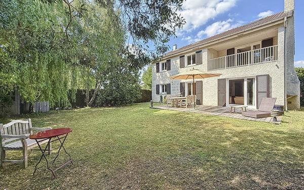 Maison à vendre    6 pièces • 183,85 m2 Voisins-le-Bretonneux