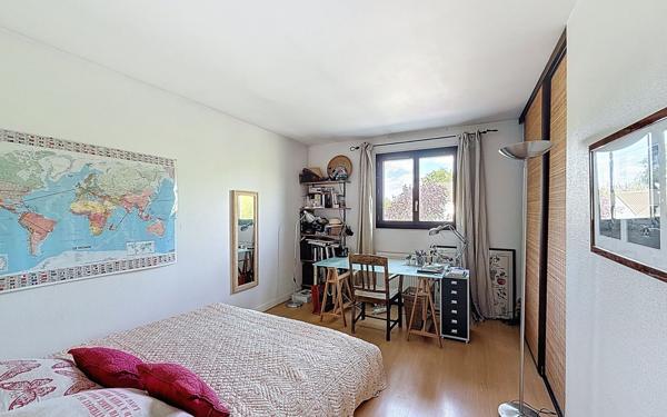 Maison à vendre    6 pièces • 183,85 m2 Voisins-le-Bretonneux