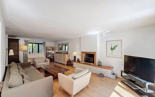 Maison à vendre    6 pièces • 183,85 m2 Voisins-le-Bretonneux