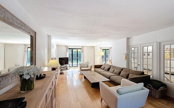 Maison à vendre    6 pièces • 183,85 m2 Voisins-le-Bretonneux