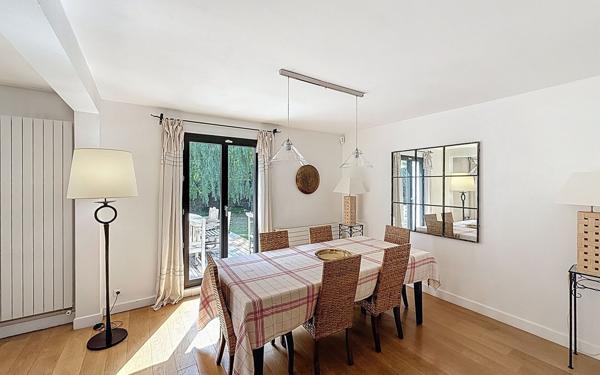 Maison à vendre    6 pièces • 183,85 m2 Voisins-le-Bretonneux