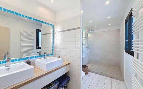 Maison à vendre    6 pièces • 183,85 m2 Voisins-le-Bretonneux