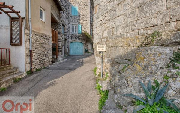 Maison à vendre    2 pièces •  Chomérac