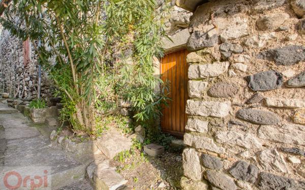 Maison à vendre    2 pièces •  Chomérac