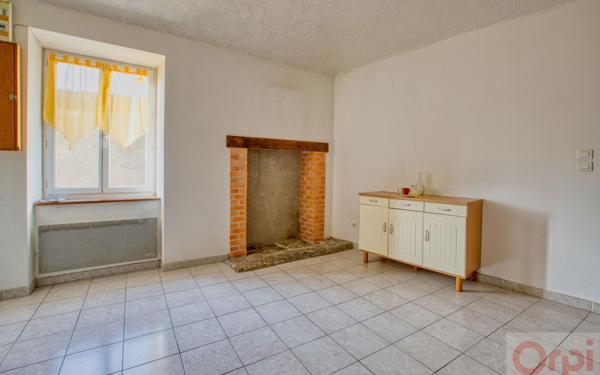 Maison à vendre    2 pièces •  Chomérac