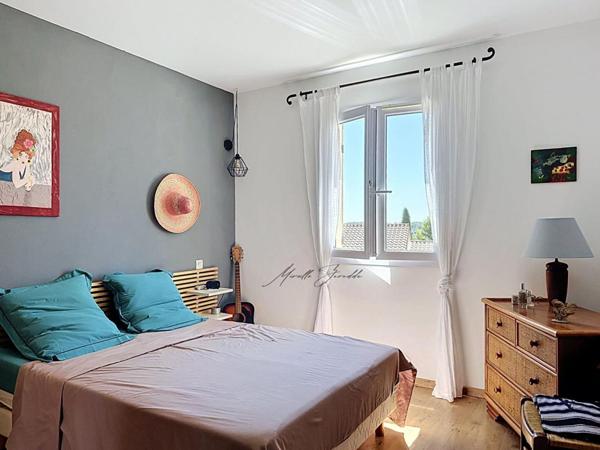 A vendre BEAUCAIRE  VILLA de  90 m²  , 3 chambres, terrasse et garage