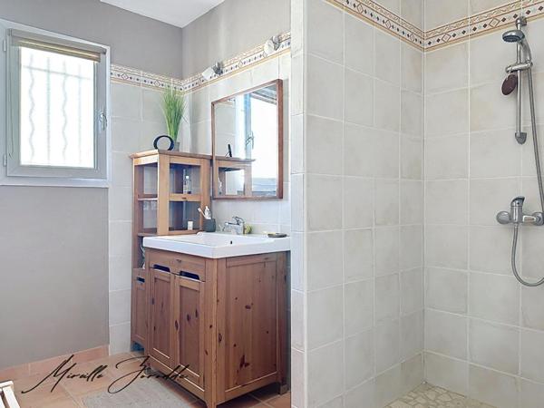A vendre BEAUCAIRE  VILLA de  90 m²  , 3 chambres, terrasse et garage