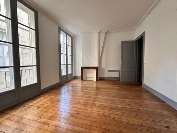 BORDEAUX CENTRE : Appt 137 m2 prestations anciennes