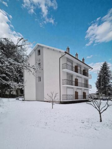IMMEUBLE de 14 appartements à vendre LA VOGE LES BAINS (88) SPECIAL INVESTISSEUR * REVENUS IMMÉDIATS
