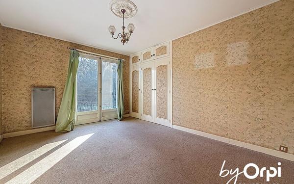 Maison à vendre    5 pièces •  Saint-Éloy-les-Mines