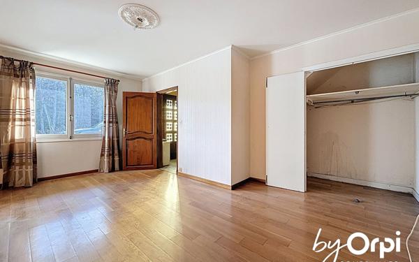 Maison à vendre    5 pièces •  Saint-Éloy-les-Mines