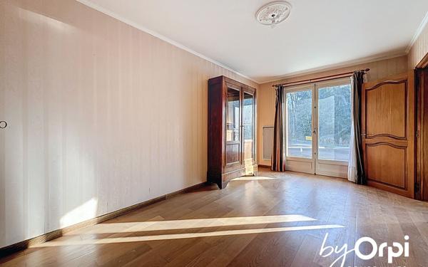 Maison à vendre    5 pièces •  Saint-Éloy-les-Mines