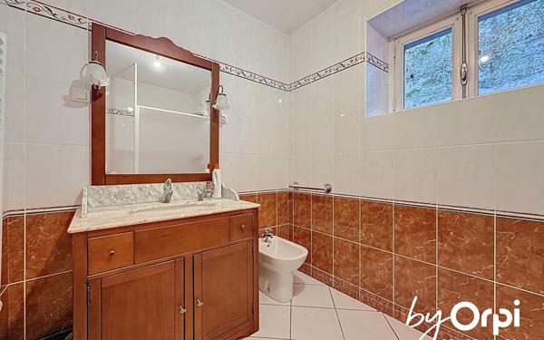 Maison à vendre    5 pièces •  Saint-Éloy-les-Mines