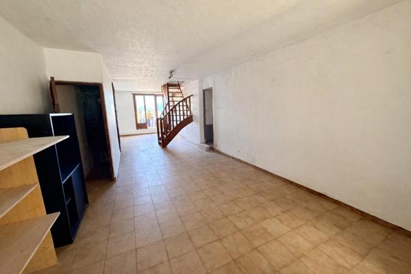 Local 180 m² + T4 – Axe RN96