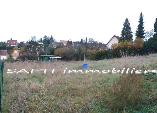 Terrain constructible 732 m2 à Bennecourt, village avec école, boulangerie, Bar tabac, coiffeur …
