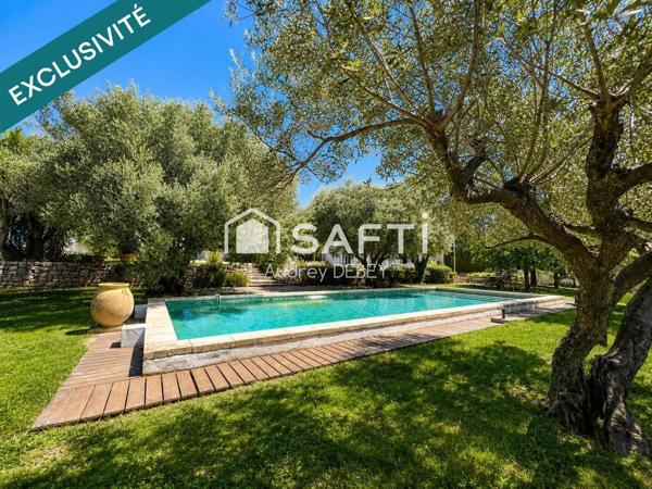 À MOINS D’1 KM DU PORT DE SANARY L’ESPACE DEVIENT UN PRIVILÈGE : 2 666 M² DE TERRAIN, PISCINE ET UNE OPPORTUNITÉ FONCIÈRE RARE EN SUS