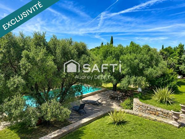 À MOINS D’1 KM DU PORT DE SANARY L’ESPACE DEVIENT UN PRIVILÈGE : 2 666 M² DE TERRAIN, PISCINE ET UNE OPPORTUNITÉ FONCIÈRE RARE EN SUS