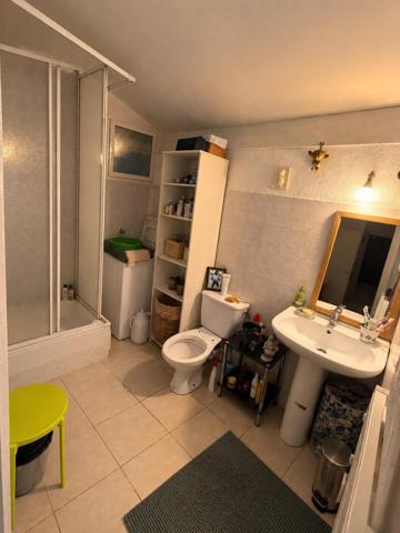Immeuble locatif situé au centre de Néoules
