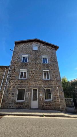 SAINT GENEST MALIFAUX 42660- RARE SUR LE SECTEUR - COEUR DE VILLAGE appartement 74m² 2 chambres au 1er étage