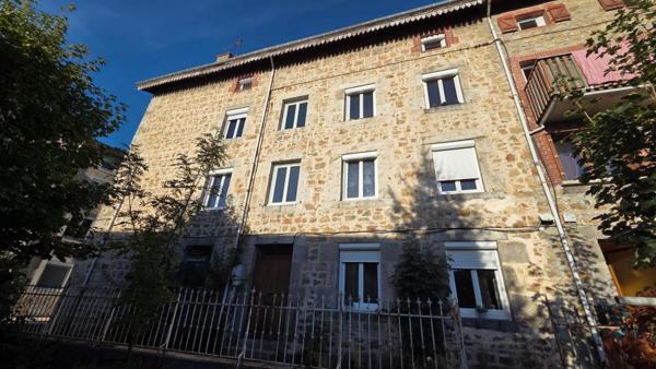 SAINT GENEST MALIFAUX 42660- RARE SUR LE SECTEUR - COEUR DE VILLAGE appartement 74m² 2 chambres au 1er étage
