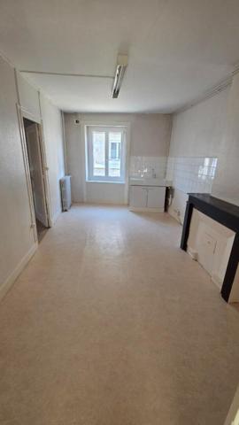 SAINT GENEST MALIFAUX 42660- RARE SUR LE SECTEUR - COEUR DE VILLAGE appartement 74m² 2 chambres au 1er étage