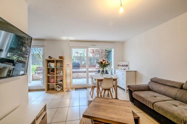 Rare ! T2 en rez-de-jardin avec superbe terrasse en bois et grand extérieur