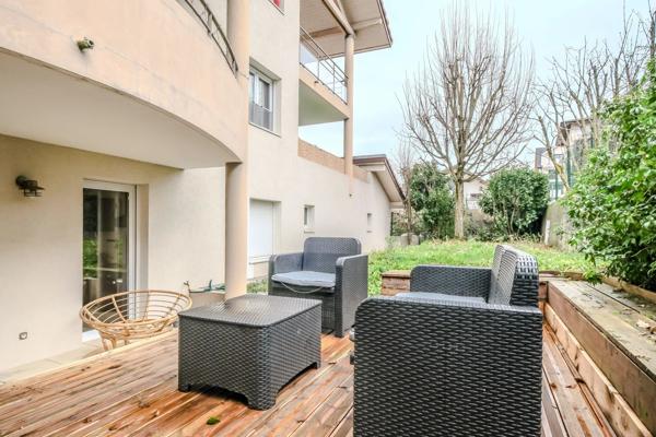 Rare ! T2 en rez-de-jardin avec superbe terrasse en bois et grand extérieur