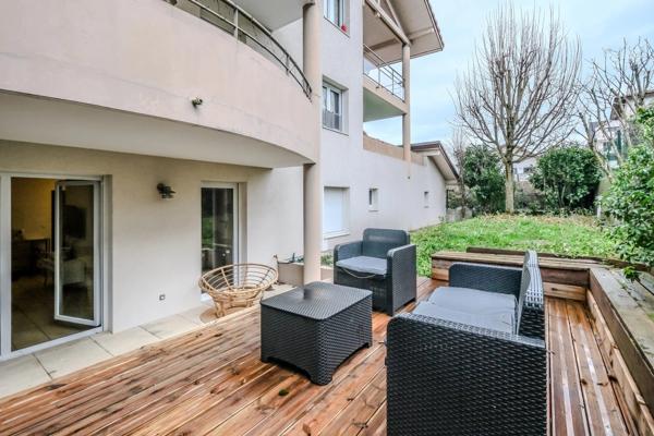 Rare ! T2 en rez-de-jardin avec superbe terrasse en bois et grand extérieur
