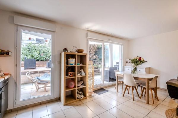 Rare ! T2 en rez-de-jardin avec superbe terrasse en bois et grand extérieur