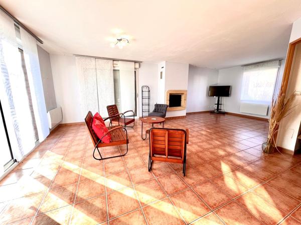 Pavillon env 160m2 5 chambres semi plain pied au calme