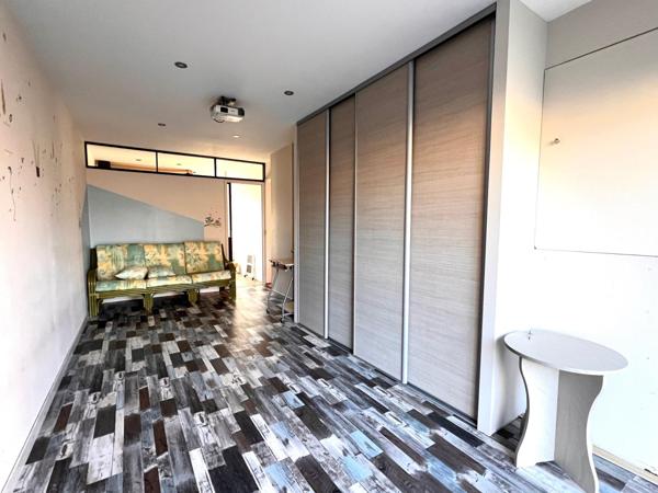 Pavillon env 160m2 5 chambres semi plain pied au calme