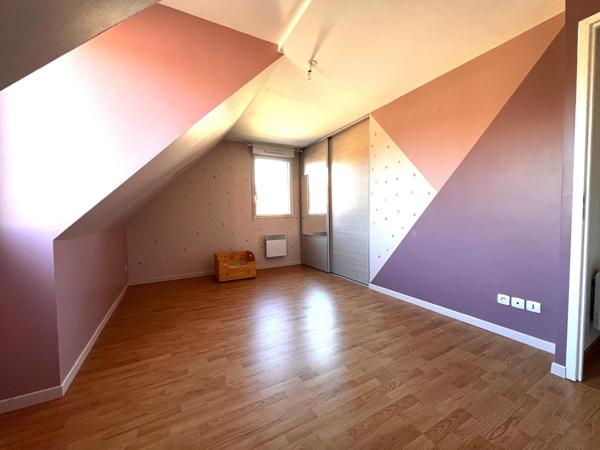 Pavillon env 160m2 5 chambres semi plain pied au calme