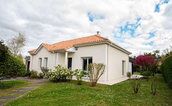 MAISON CONTEMPORAINE A LA BAULE