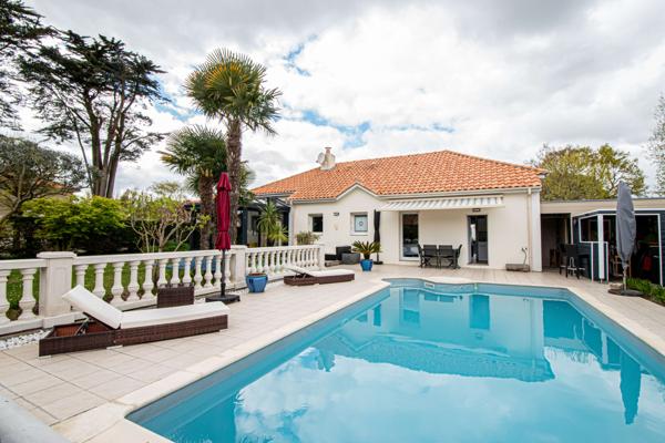 MAISON CONTEMPORAINE A LA BAULE