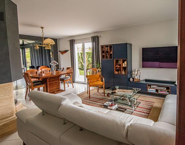 MAISON CONTEMPORAINE A LA BAULE