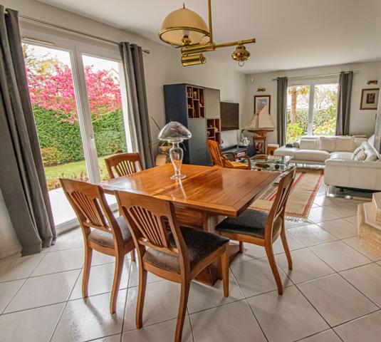 MAISON CONTEMPORAINE A LA BAULE